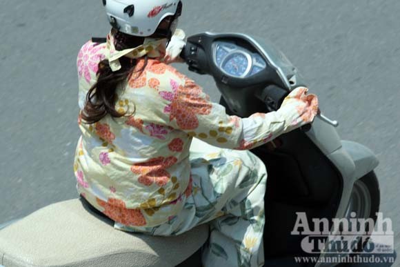 "Cuộc chiến" gìn giữ nhan sắc giữa trời 40 độ ảnh 1