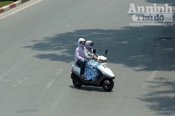 "Cuộc chiến" gìn giữ nhan sắc giữa trời 40 độ ảnh 5