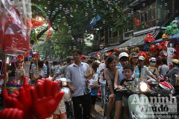 Tìm về Hàng Mã lựa quà Trung thu ảnh 2