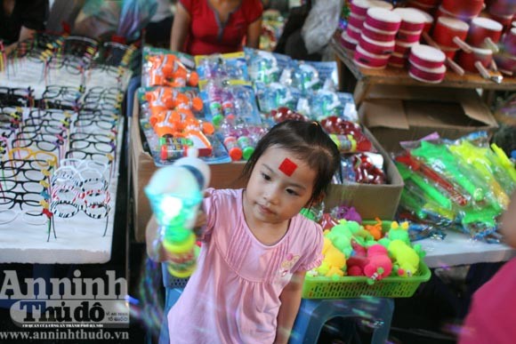 Tìm về Hàng Mã lựa quà Trung thu ảnh 7
