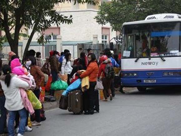 HN: Miễn phí xe ôtô chở công nhân về quê ăn Tết ảnh 1