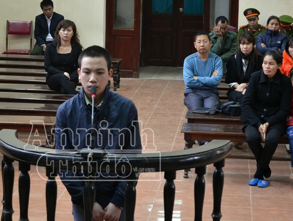 Gã choai mê phim sex 5 lần hiếp dâm bé gái mới 7 tuổi ảnh 1