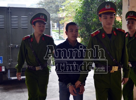 Gã choai mê phim sex 5 lần hiếp dâm bé gái mới 7 tuổi ảnh 2