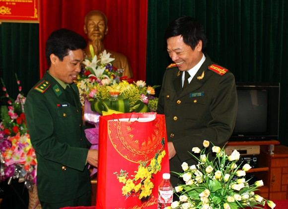 Thắm đượm tình đồng chí nơi biên cương ảnh 2