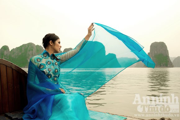 Ngọc Hân và Thuỳ Dung “đọ sắc” trên Vịnh Hạ Long ảnh 5