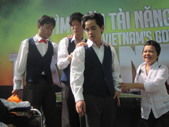 Nở rộ những tài năng người khuyết tật ảnh 2