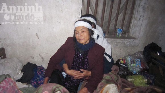Thảm thương đôi vợ chồng trẻ bị tàu hỏa tông trên đường đi lại mặt ảnh 2