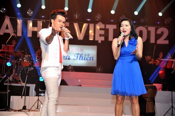 Ngọc Anh "lấp ló" vòng 1 quyến rũ ảnh 7