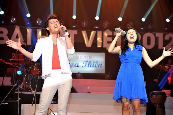 Ngọc Anh "lấp ló" vòng 1 quyến rũ ảnh 8