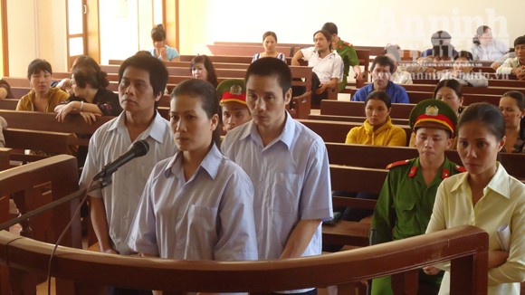 4 đối tượng làm giả sổ đỏ đi lừa đảo ảnh 1