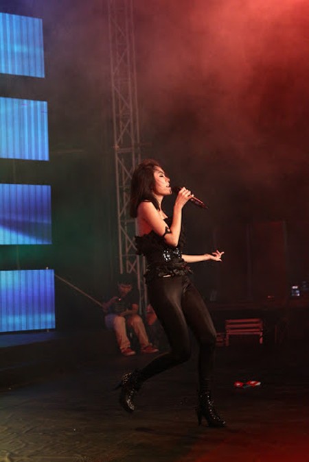 Minh Thư "quậy" tưng bừng cùng Microwave ảnh 7