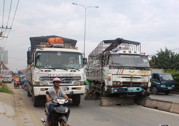 Xe tải mất phanh gây tai nạn liên hoàn, 1 người nhập viện ảnh 2