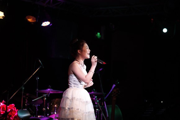 Hương Tràm, Hoàng Quyên "bắt tay" làm minishow ảnh 1