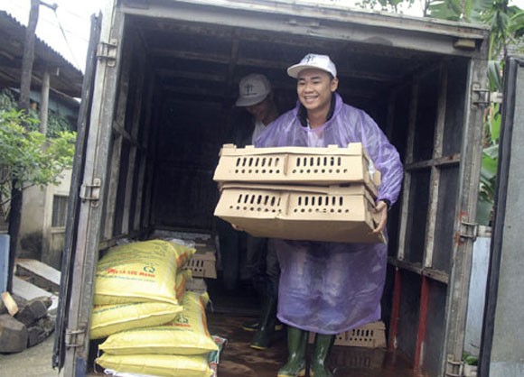 Hàng trăm con lợn, gà giống được trao tận tay người dân vùng lũ ảnh 4