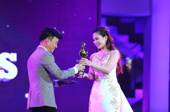 Lệ Quyên vượt Mỹ Tâm, Hà Hồ giành giải "Nghệ sĩ của năm" ảnh 5