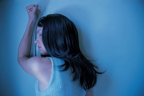 Em tay trắng, ôm bầu trong uất hận ảnh 1