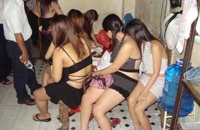 Mua dâm nhiều người cùng lúc bị phạt 5 triệu đồng ảnh 1