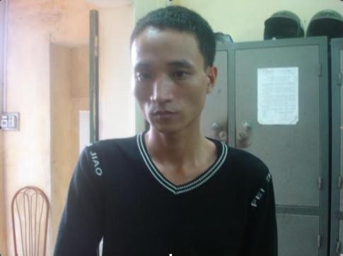 Đánh bạc, “phê” ma túy, mang súng vào nhà nghỉ ảnh 1