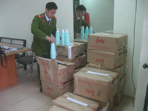 Thu gần 1.000 sản phẩm mỹ phẩm “càng gãi, càng ngứa” ảnh 1