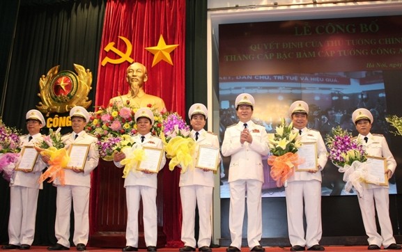 Thăng cấp bậc hàm cấp Tướng Công an nhân dân ảnh 1