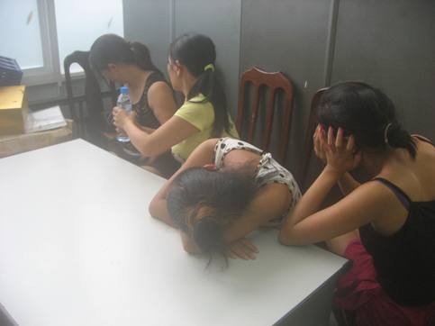 Mang thai 6 tháng, vẫn “kiếm thêm” nhờ “đi khách”, môi giới bán dâm ảnh 1