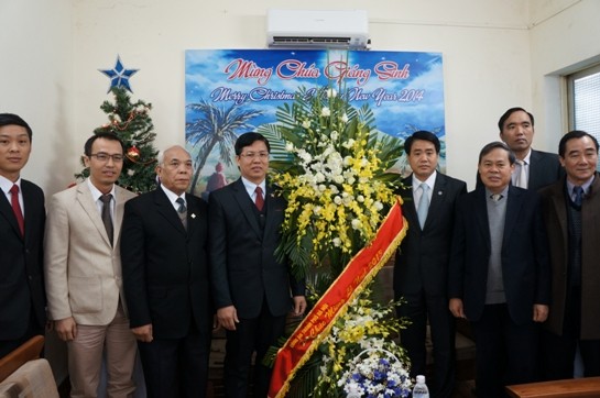 Lãnh đạo Công an Hà Nội chúc mừng chức sắc, tín đồ Công Giáo và Tin Lành ảnh 1