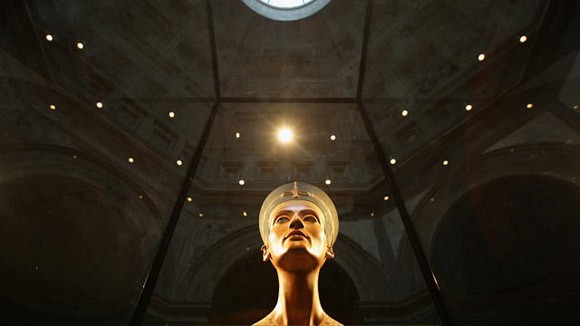 Sóng gió quanh “nàng Nefertiti” ảnh 1