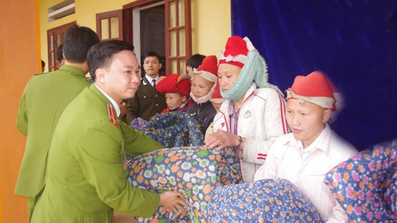 Ấm áp nghĩa tình vùng cao ảnh 1