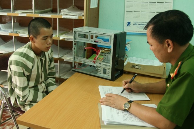 Vờ chơi điện tử để trộm cắp ảnh 1