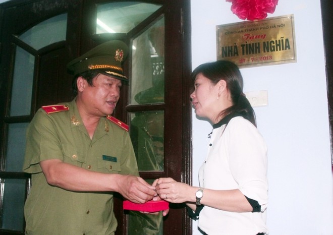 Khánh thành Nhà tình nghĩa tặng thân nhân liệt sỹ Nguyễn Văn Út ảnh 1