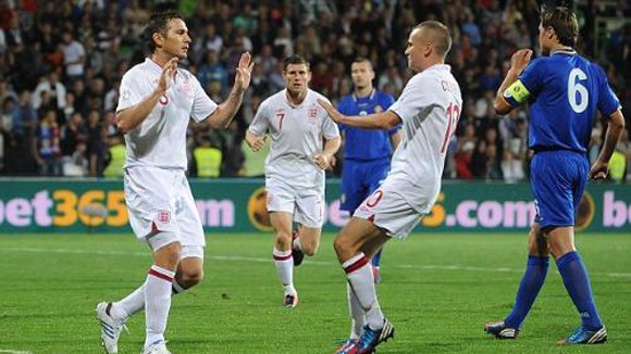 Anh thắng giòn giã, Italia vã mồ hôi ảnh 1