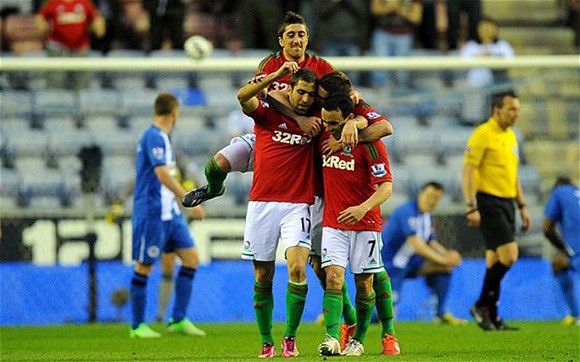 Wigan lâm nguy trong cuộc đua trụ hạng ảnh 1