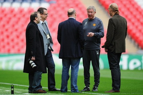 Sir Alex Ferguson nghỉ hưu vì dỗi nhà Glazer? ảnh 1