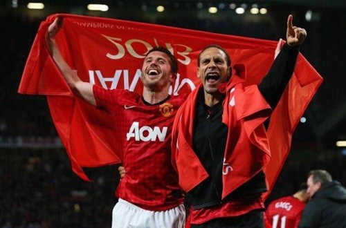 HLV David Moyes "sung sướng" vì Ferdinand ký hợp đồng mới ảnh 1