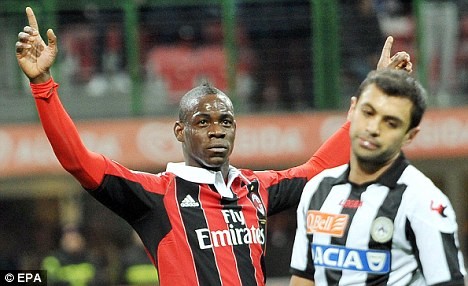 Ronaldo dạy dỗ Mario Balotelli ảnh 2
