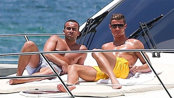 Đâu là giới tính thật của Ronaldo? ảnh 2
