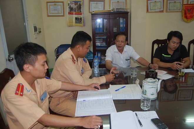 Uống cà phê chịu,