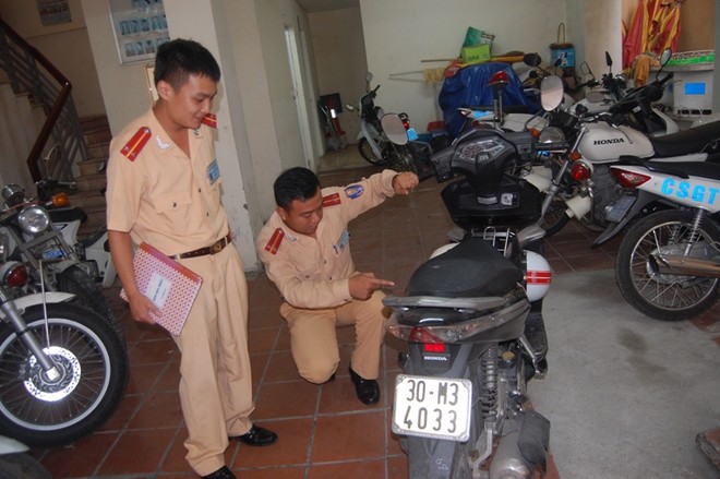 Uống cà phê chịu,