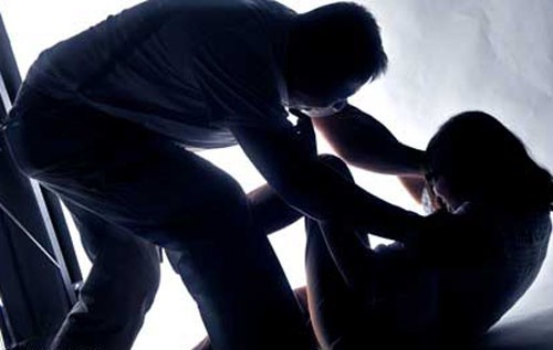 Bắt cóc nữ sinh rồi cưỡng dâm ngay trong xe ảnh 1