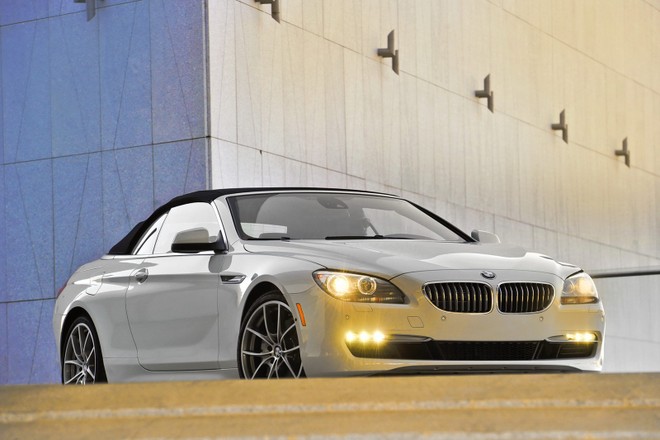 Rolls-Royce Ghost và hàng loạt xe BMW dắt tay nhau
