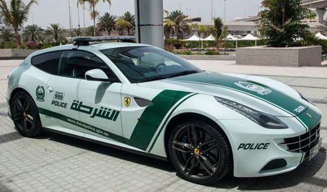 Choáng ngợp với dàn siêu xe hàng triệu đô-la của cảnh sát Dubai ảnh 6