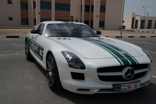 Choáng ngợp với dàn siêu xe hàng triệu đô-la của cảnh sát Dubai ảnh 10