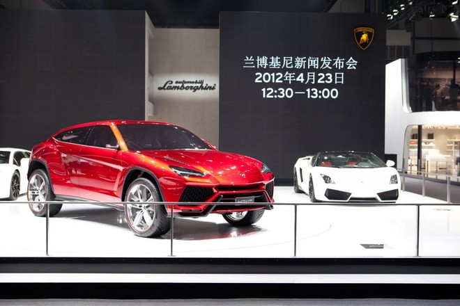 SUV đầu tiên của Lamborghini bán ra vào năm 2017 ảnh 1