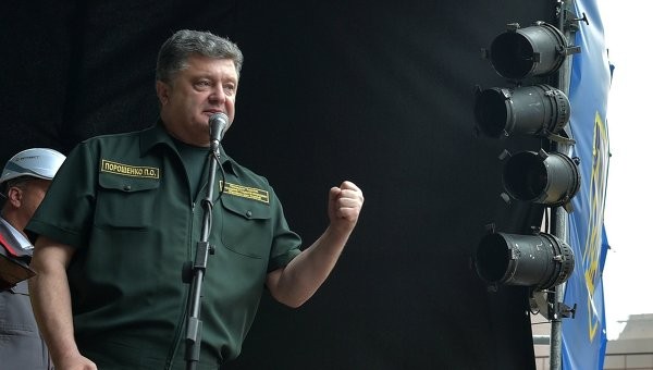 Tổng thống Poroshenko xác nhận phe li khai đã thả tự do cho 1.200 tù binh ảnh 1