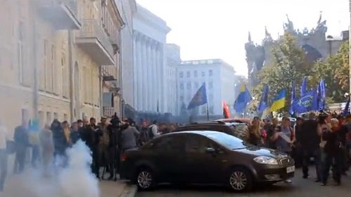 Lực lượng Right Sector đe dọa lật đổ tổng thống Ukraine ảnh 1