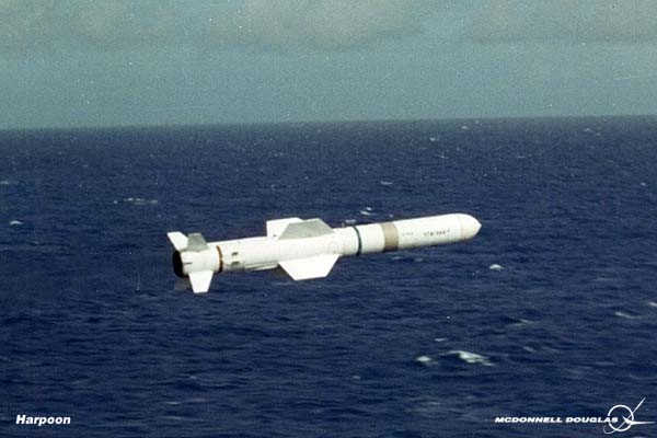 Singapore phóng tên lửa Harpoon diệt mục tiêu trên biển Đông ảnh 1