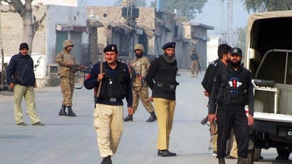 Đánh bom kinh hoàng đoàn xe quân sự Pakistan làm 20 lính thiệt mạng ảnh 1