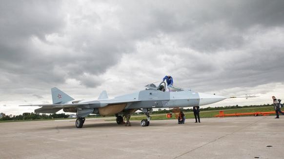 Siêu tiêm kích tàng hình T-50 của Nga bốc cháy khi hạ cánh ảnh 1