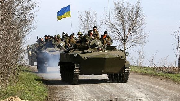Đoàn xe tị nạn bị tấn công ở miền đông Ukraine, nhiều người chết cháy ảnh 1