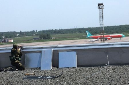 Quân ly khai mở “hành lang nhân đạo”, sân bay Donetsk sắp thất thủ? ảnh 2